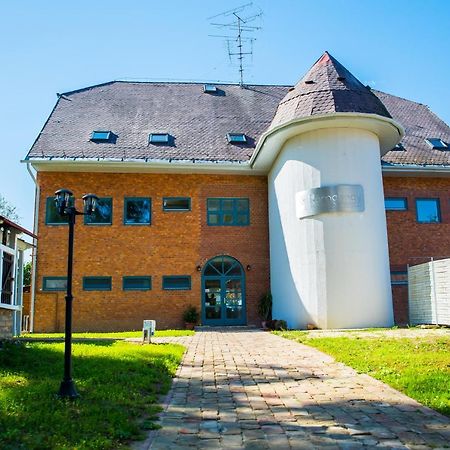 Kaposvár Romahegy Rendezvenyhaz Bed & Breakfast エクステリア 写真