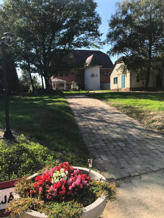 Kaposvár Romahegy Rendezvenyhaz Bed & Breakfast エクステリア 写真