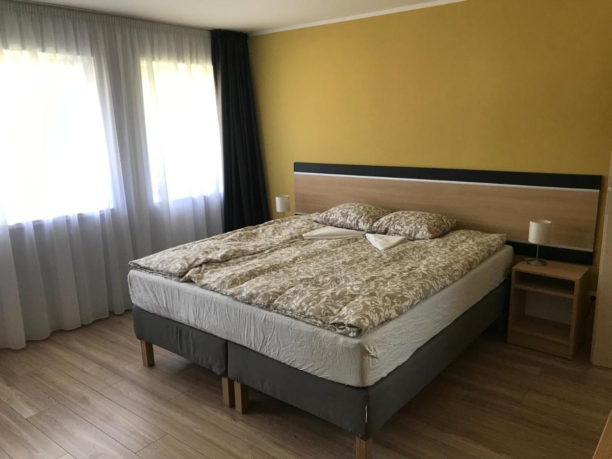 Kaposvár Romahegy Rendezvenyhaz Bed & Breakfast エクステリア 写真