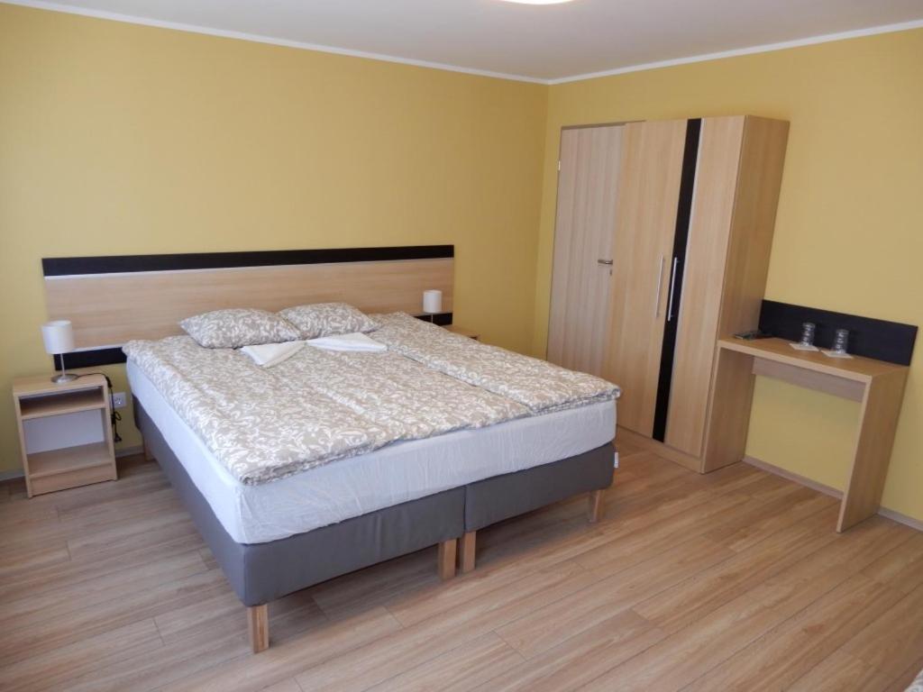 Kaposvár Romahegy Rendezvenyhaz Bed & Breakfast エクステリア 写真