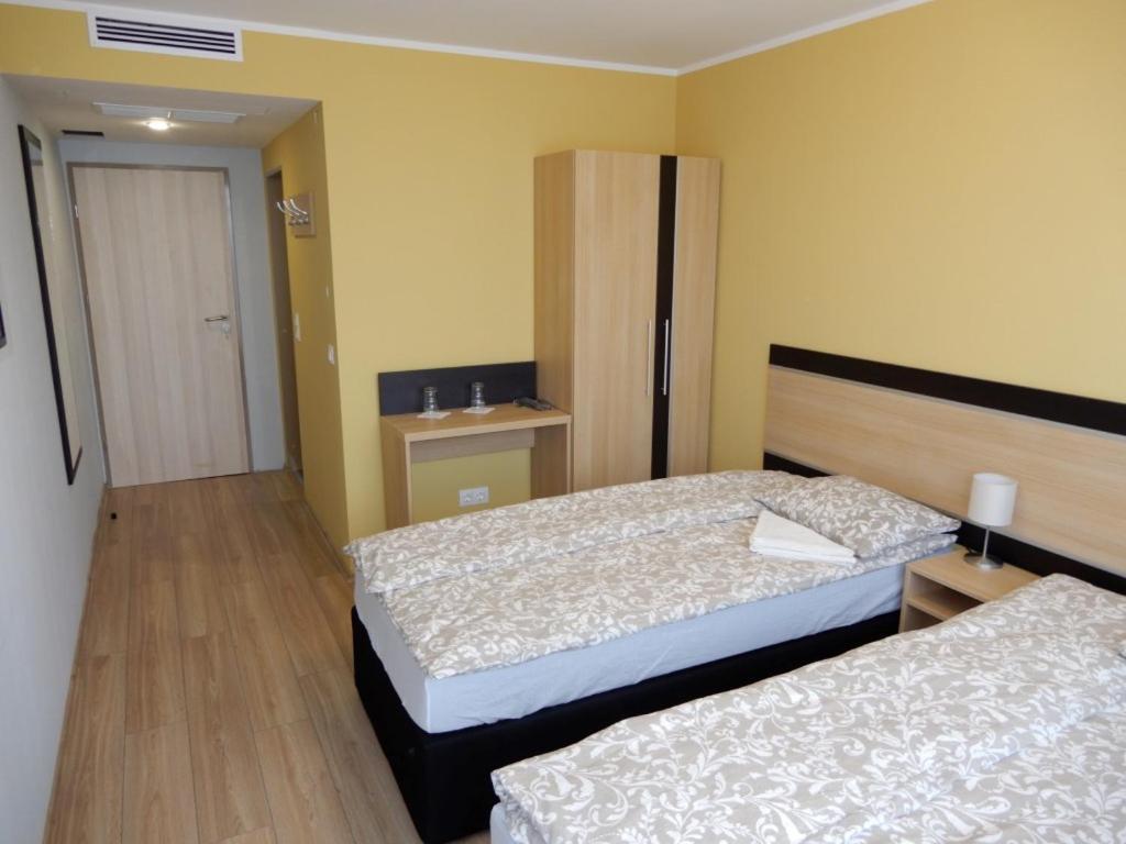Kaposvár Romahegy Rendezvenyhaz Bed & Breakfast エクステリア 写真