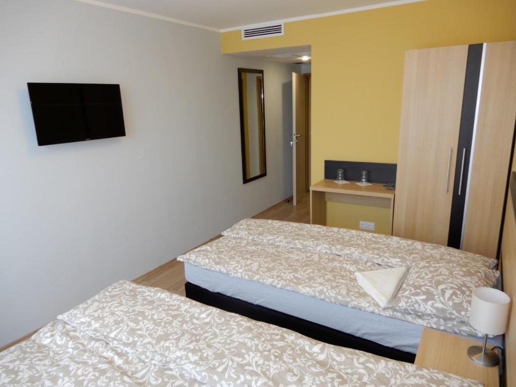Kaposvár Romahegy Rendezvenyhaz Bed & Breakfast エクステリア 写真