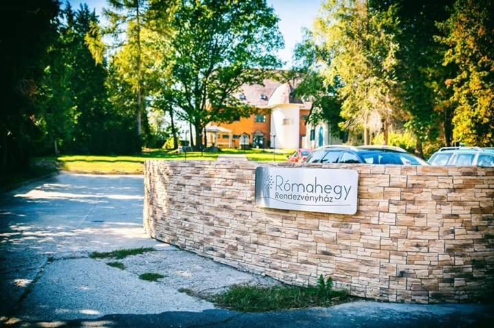 Kaposvár Romahegy Rendezvenyhaz Bed & Breakfast エクステリア 写真