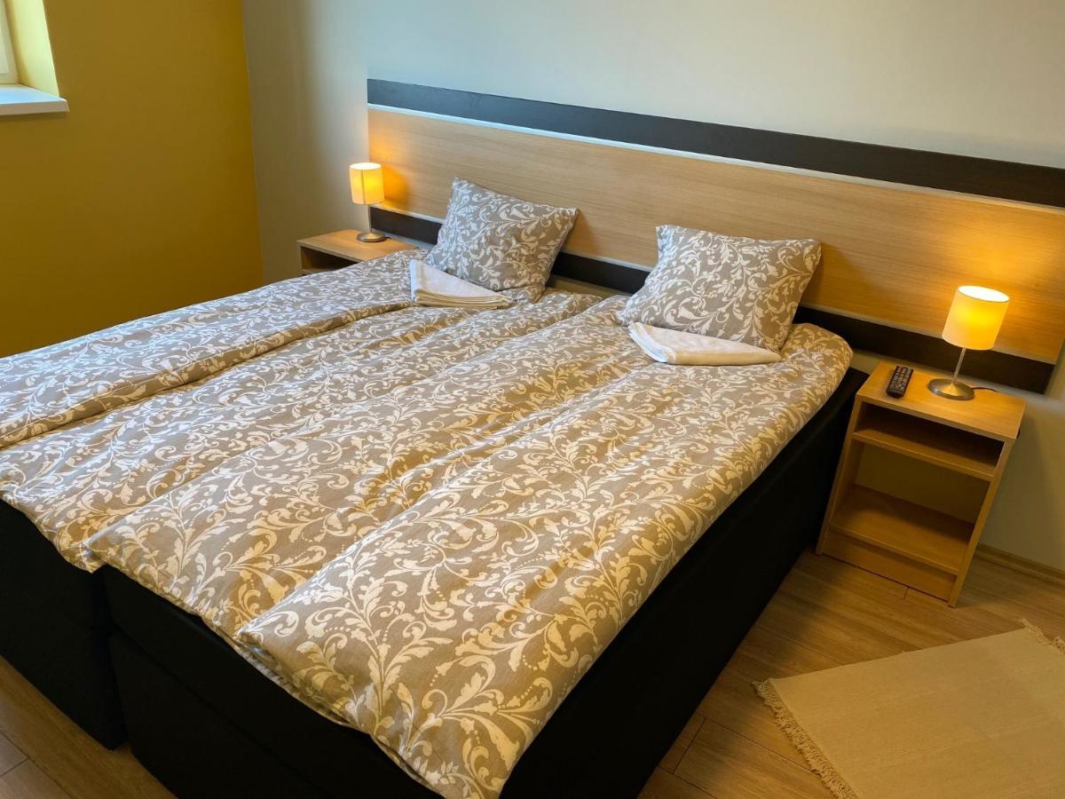 Kaposvár Romahegy Rendezvenyhaz Bed & Breakfast エクステリア 写真