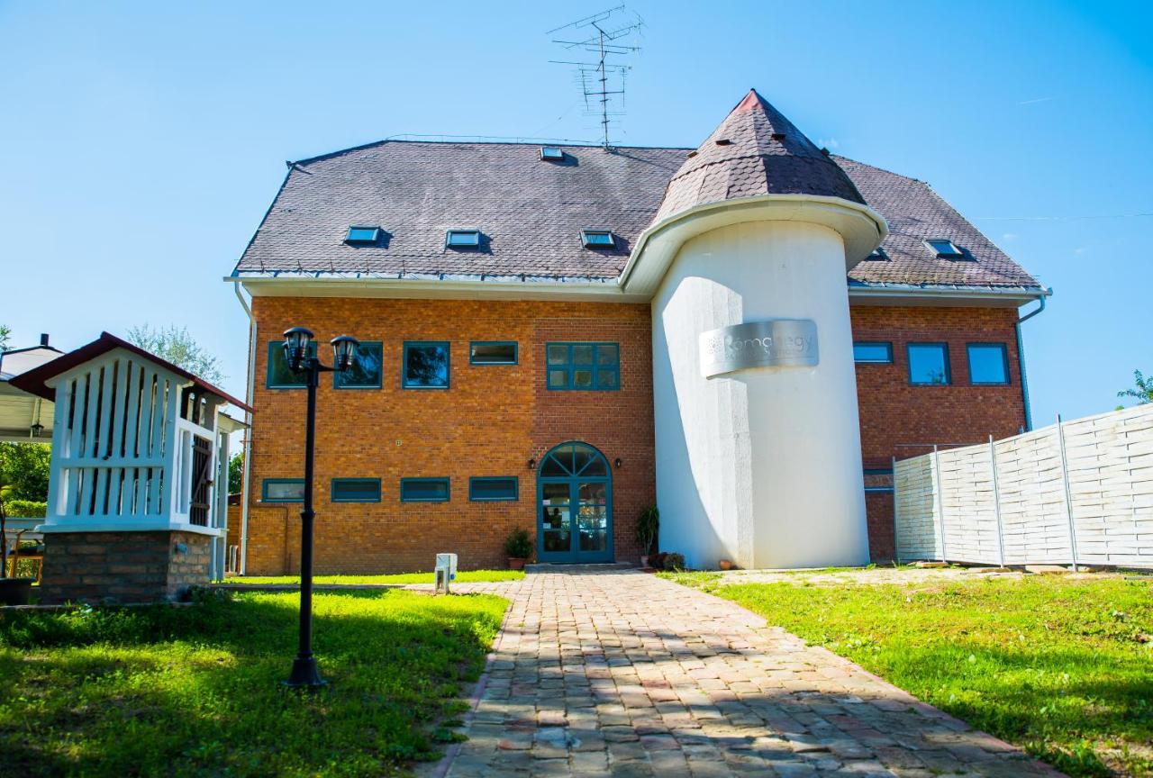 Kaposvár Romahegy Rendezvenyhaz Bed & Breakfast エクステリア 写真